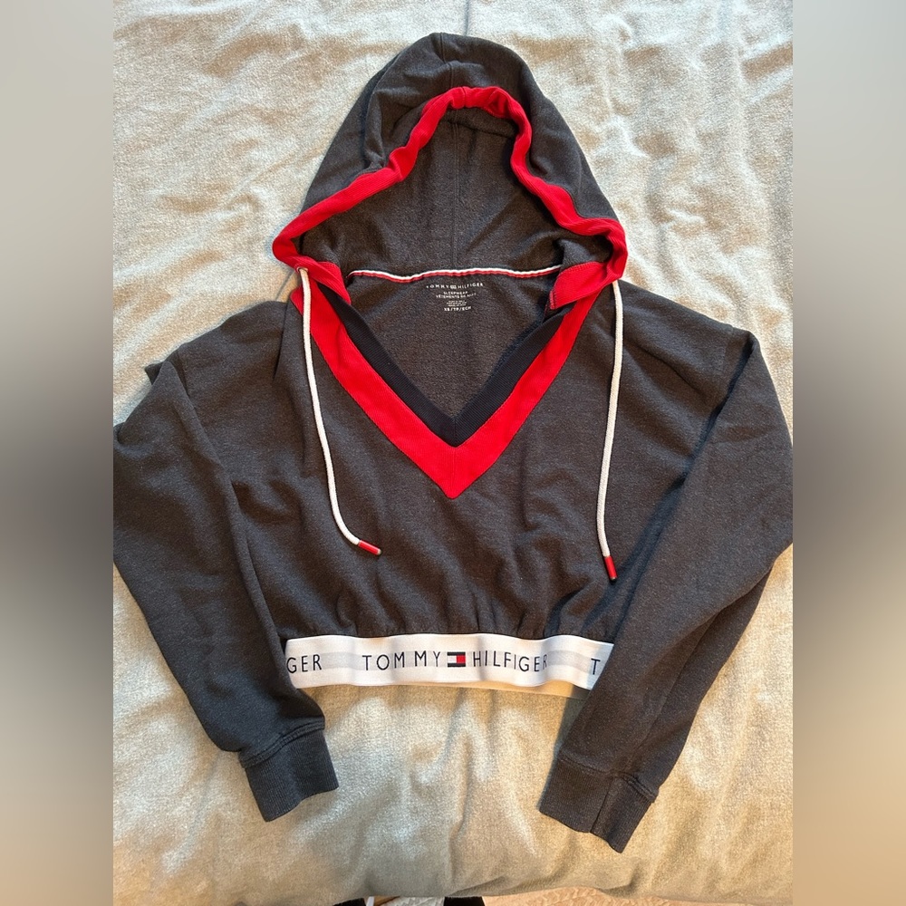 Tommy Hilfiger Cropped Long Sleeve V-Neck